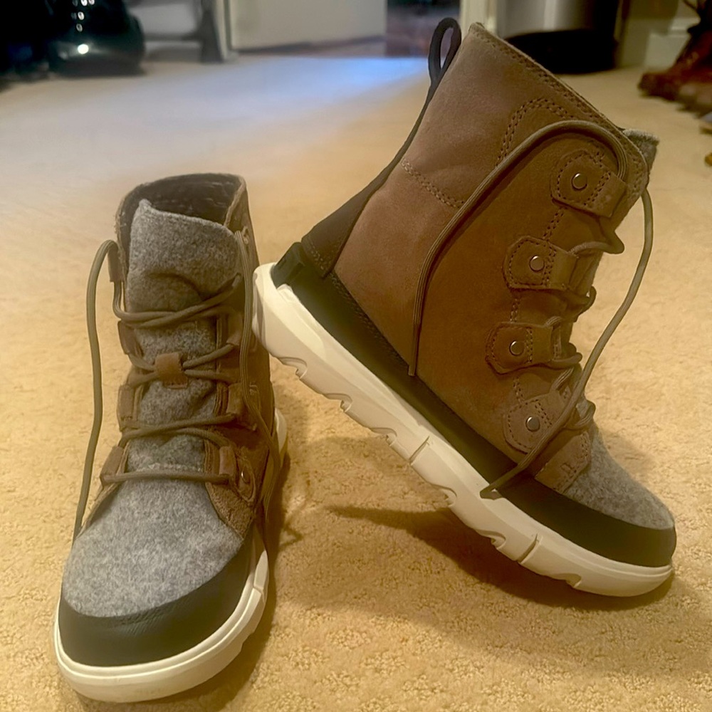Sorel Explorer like new condition- 8.0 Women’s (Waterproof and insulated)